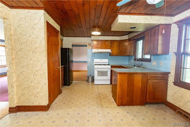 176 Rosewood Drive, West Seneca, NY 14224