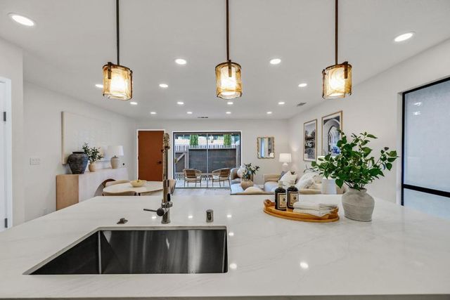 205 Red Oak Drive M, Sunnyvale, CA 94086