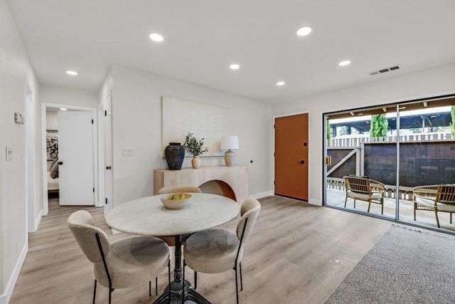 205 Red Oak Drive M, Sunnyvale, CA 94086