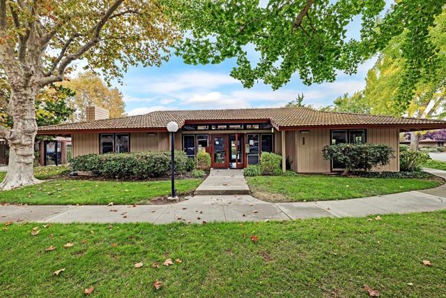 205 Red Oak Drive M, Sunnyvale, CA 94086