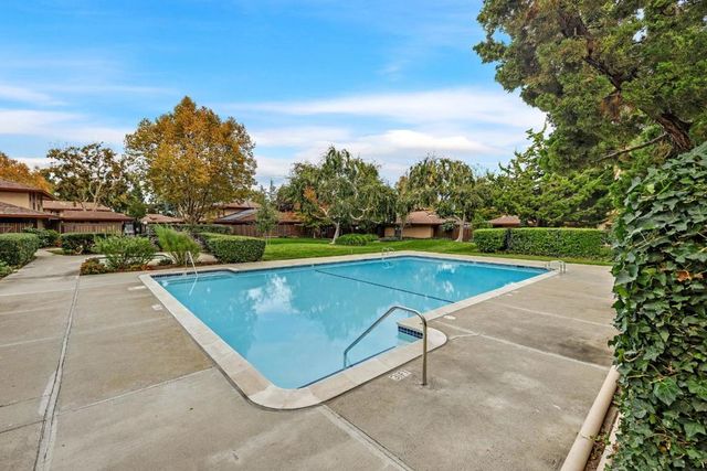 205 Red Oak Drive M, Sunnyvale, CA 94086