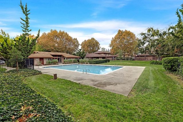 205 Red Oak Drive M, Sunnyvale, CA 94086