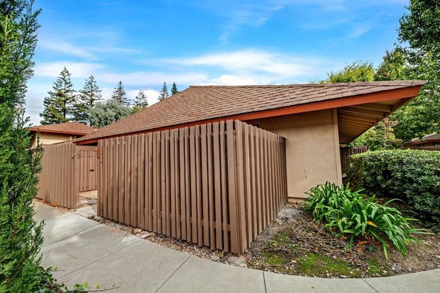 205 Red Oak Drive M, Sunnyvale, CA 94086