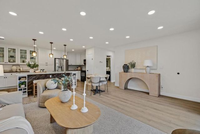 205 Red Oak Drive M, Sunnyvale, CA 94086