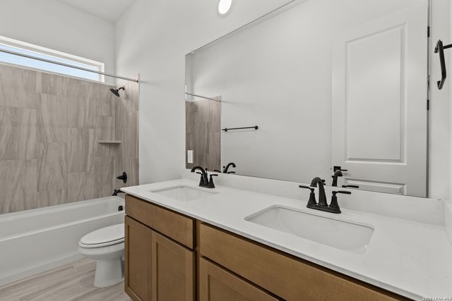 125 Syrah St, La Vernia, TX 78121