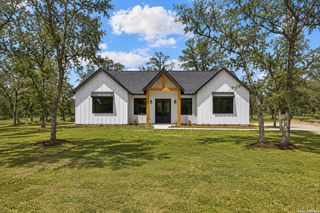 125 Syrah St, La Vernia, TX 78121