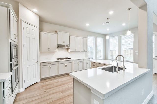 8211 Chartres Wind Drive, Magnolia, TX 77354