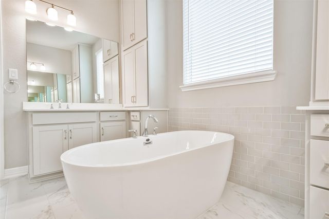 8211 Chartres Wind Drive, Magnolia, TX 77354
