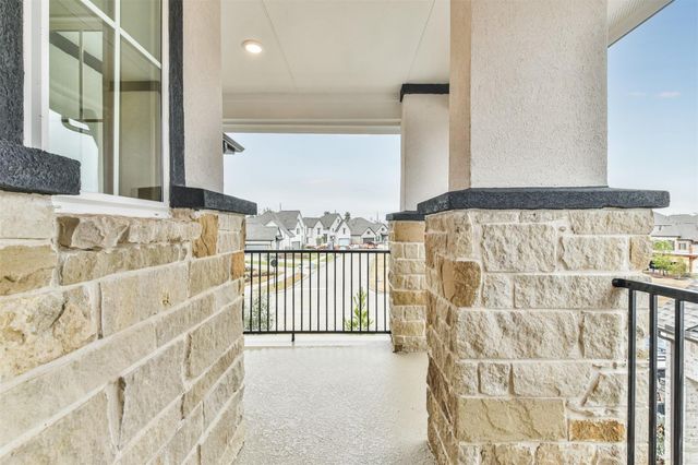 8211 Chartres Wind Drive, Magnolia, TX 77354