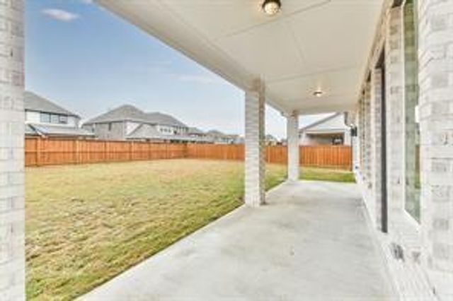 8211 Chartres Wind Drive, Magnolia, TX 77354