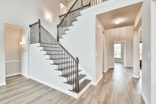 8211 Chartres Wind Drive, Magnolia, TX 77354