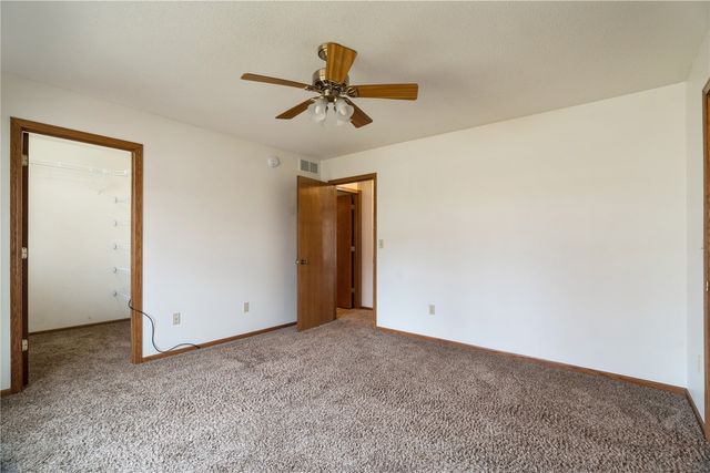 1617 Whitters Way NW, Cedar Rapids, IA 52405