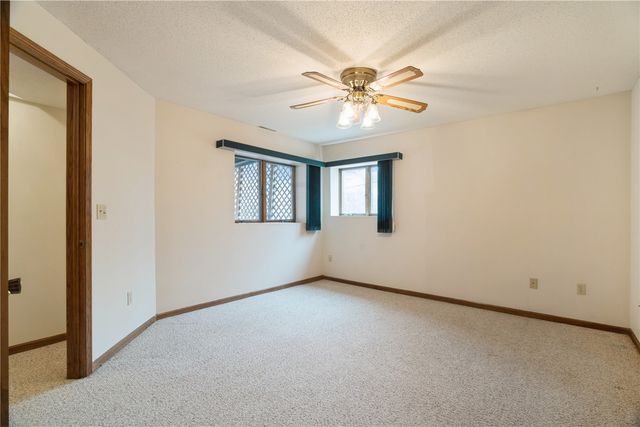 1617 Whitters Way NW, Cedar Rapids, IA 52405