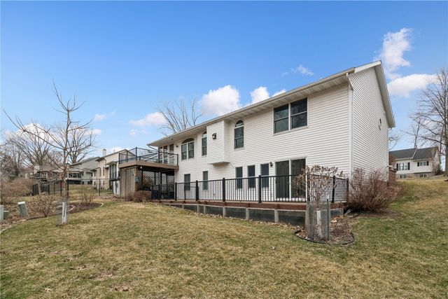 1617 Whitters Way NW, Cedar Rapids, IA 52405