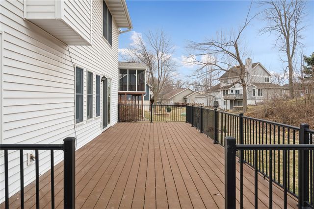 1617 Whitters Way NW, Cedar Rapids, IA 52405