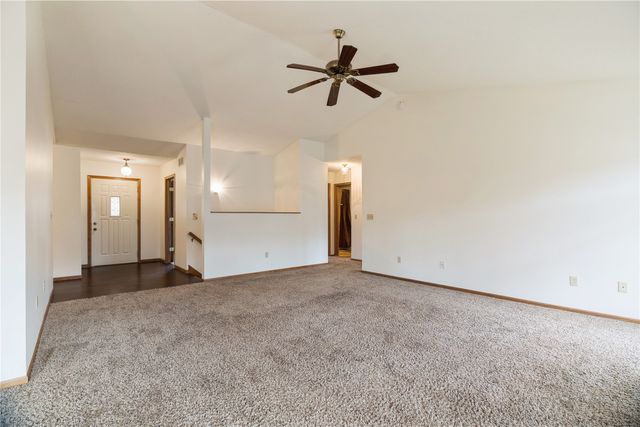 1617 Whitters Way NW, Cedar Rapids, IA 52405