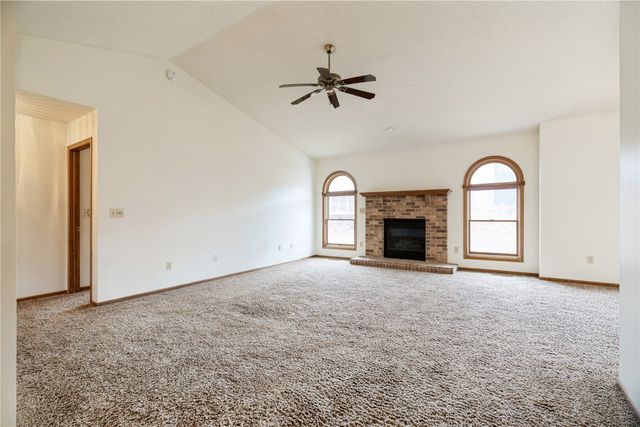 1617 Whitters Way NW, Cedar Rapids, IA 52405