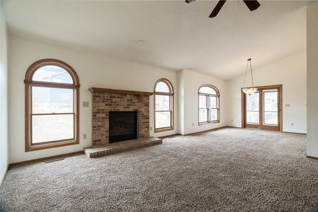 1617 Whitters Way NW, Cedar Rapids, IA 52405