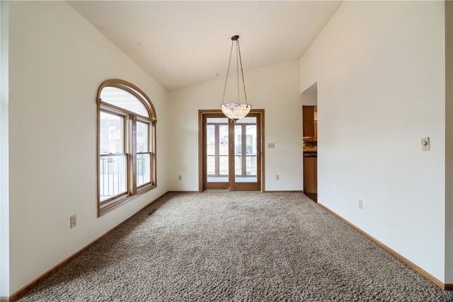 1617 Whitters Way NW, Cedar Rapids, IA 52405