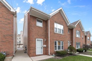 9207 E Prairie Road, Evanston, IL 60203