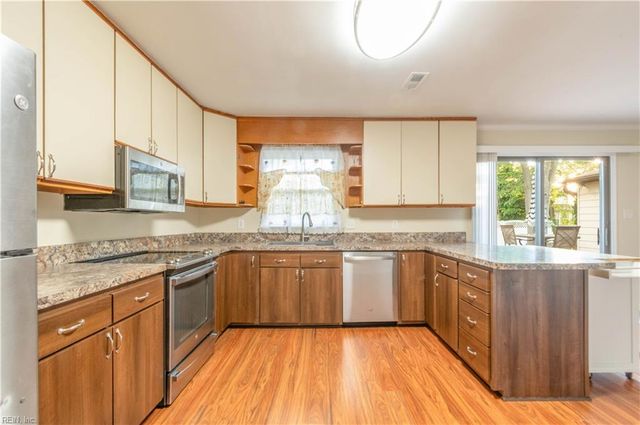 6 Valirey DR, Hampton, VA 23669