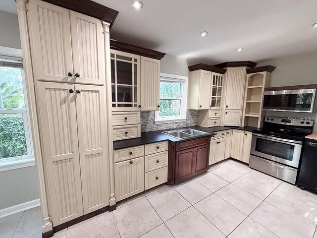 2434 9TH AVENUE N, St Petersburg, FL 33713