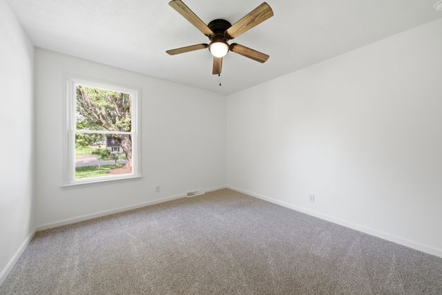 112 James Dr, Clarksville, TN 37042