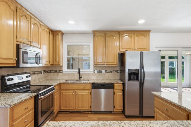 112 James Dr, Clarksville, TN 37042