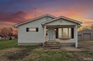 301 S Clinton Street, Litchfield, IL 62056