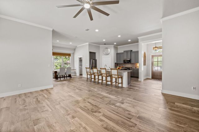 4 Country CT, Wimberley, TX 78676