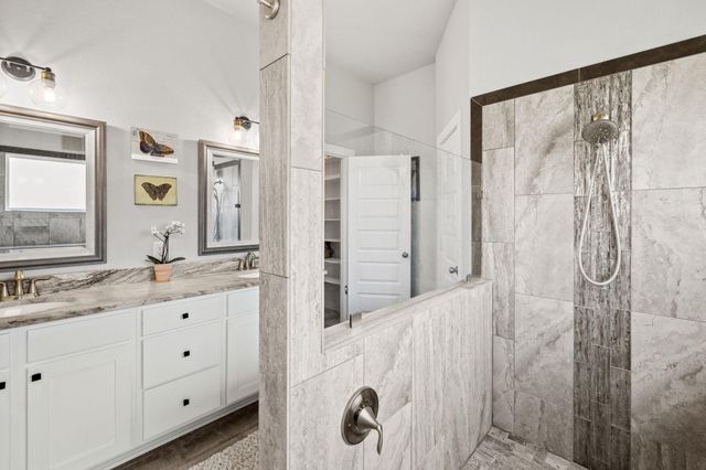 4 Country CT, Wimberley, TX 78676