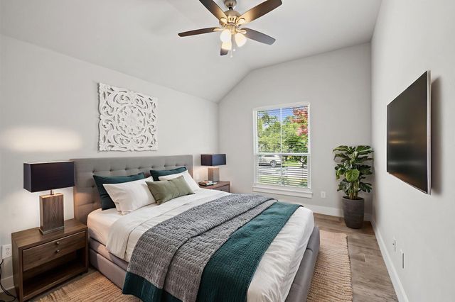4 Country CT, Wimberley, TX 78676