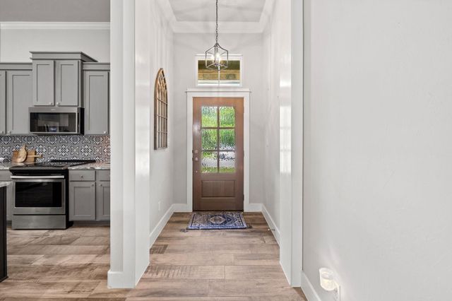 4 Country CT, Wimberley, TX 78676
