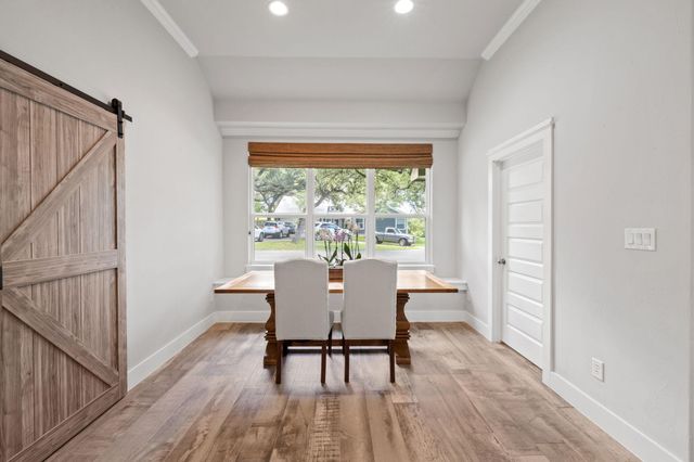 4 Country CT, Wimberley, TX 78676