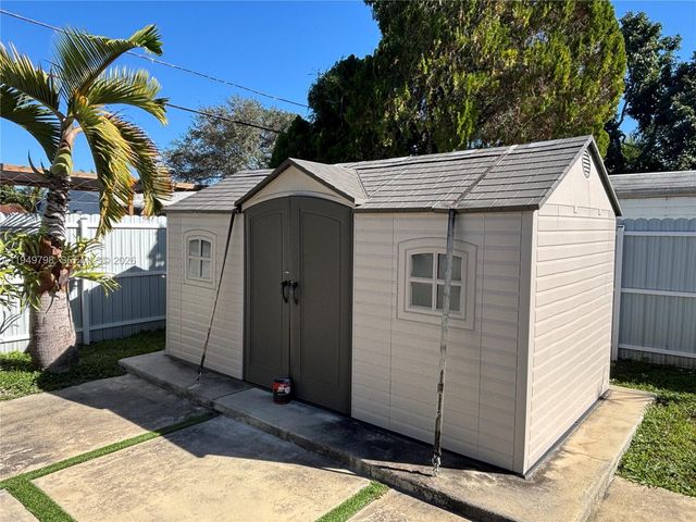 6231 Mayo St, Hollywood, FL 33023