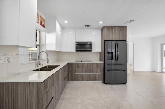 6231 Mayo St, Hollywood, FL 33023