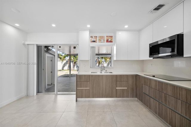 6231 Mayo St, Hollywood, FL 33023