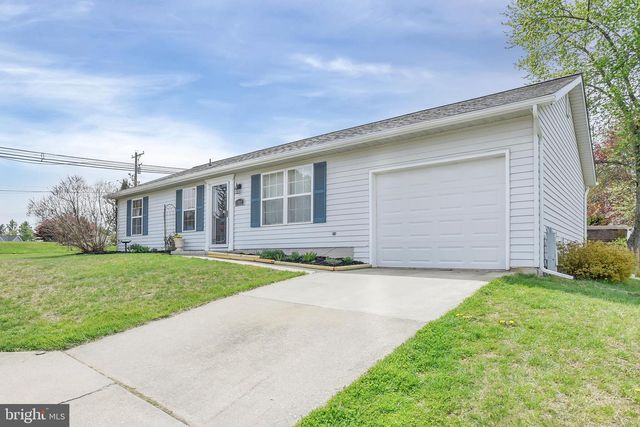 1402 BURNSIDE DR, Hampstead, MD 21074