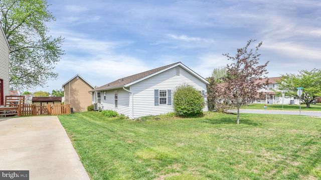 1402 BURNSIDE DR, Hampstead, MD 21074