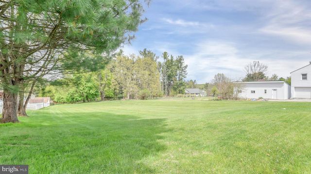 1402 BURNSIDE DR, Hampstead, MD 21074