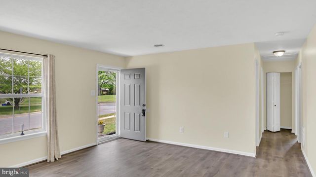 1402 BURNSIDE DR, Hampstead, MD 21074