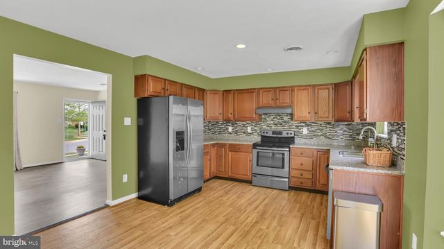 1402 BURNSIDE DR, Hampstead, MD 21074
