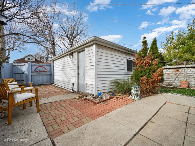 3742 Clinton Avenue, Berwyn, IL 60402