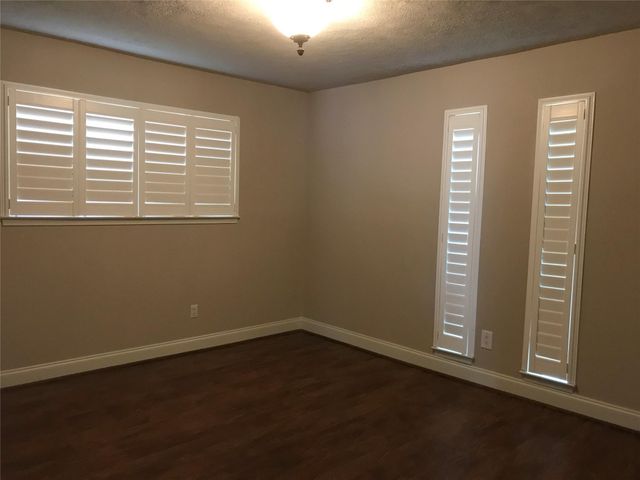 127 Parliament Drive, Houston, TX 77034