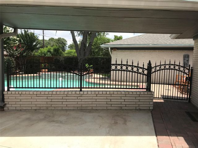 127 Parliament Drive, Houston, TX 77034