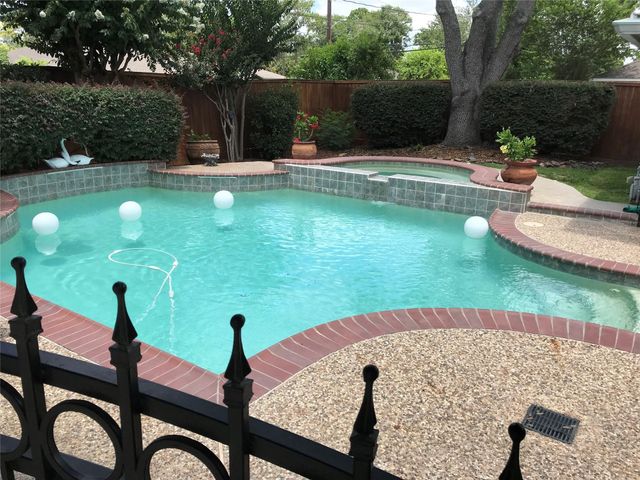 127 Parliament Drive, Houston, TX 77034