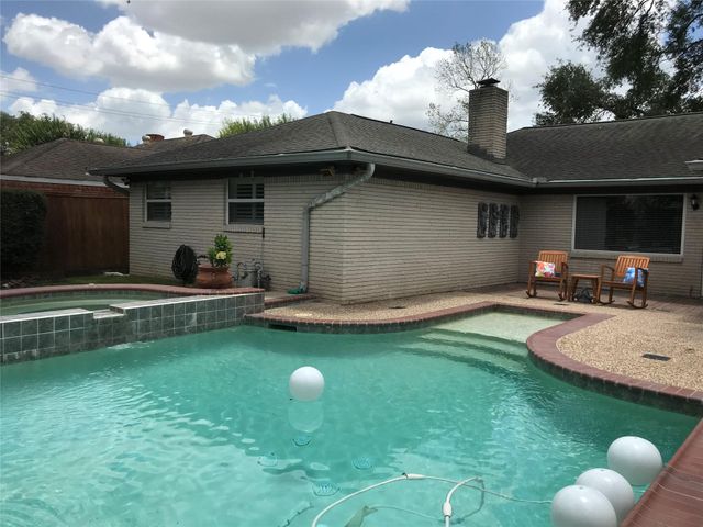 127 Parliament Drive, Houston, TX 77034