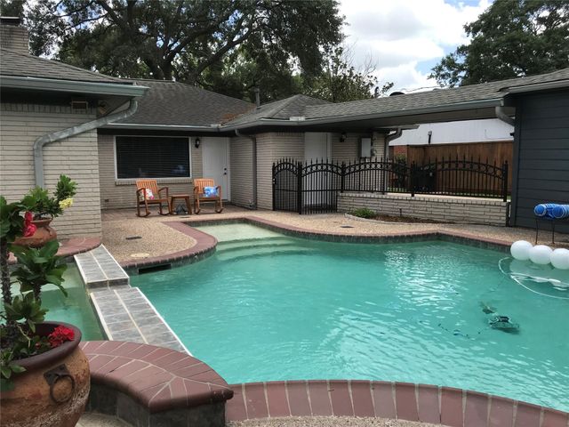 127 Parliament Drive, Houston, TX 77034
