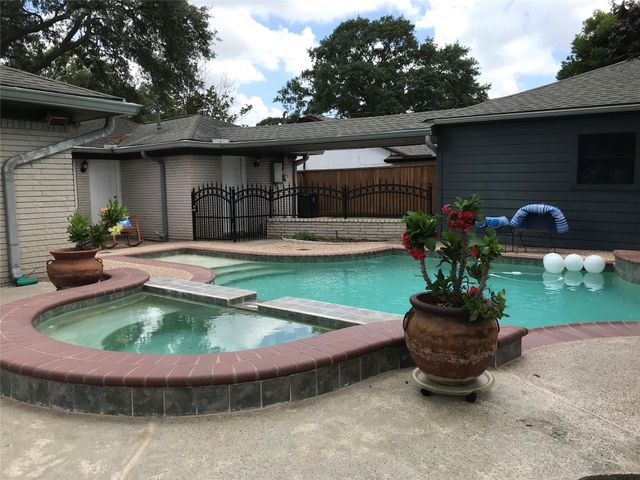 127 Parliament Drive, Houston, TX 77034