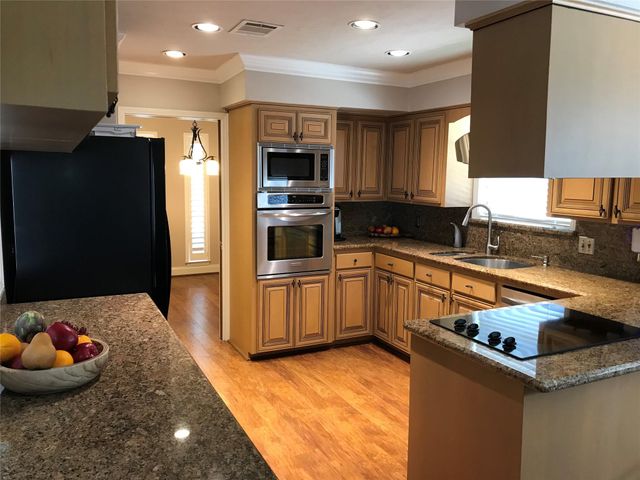127 Parliament Drive, Houston, TX 77034